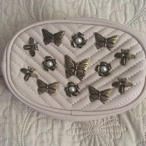 This is a cute summer fancy pack that you can wear